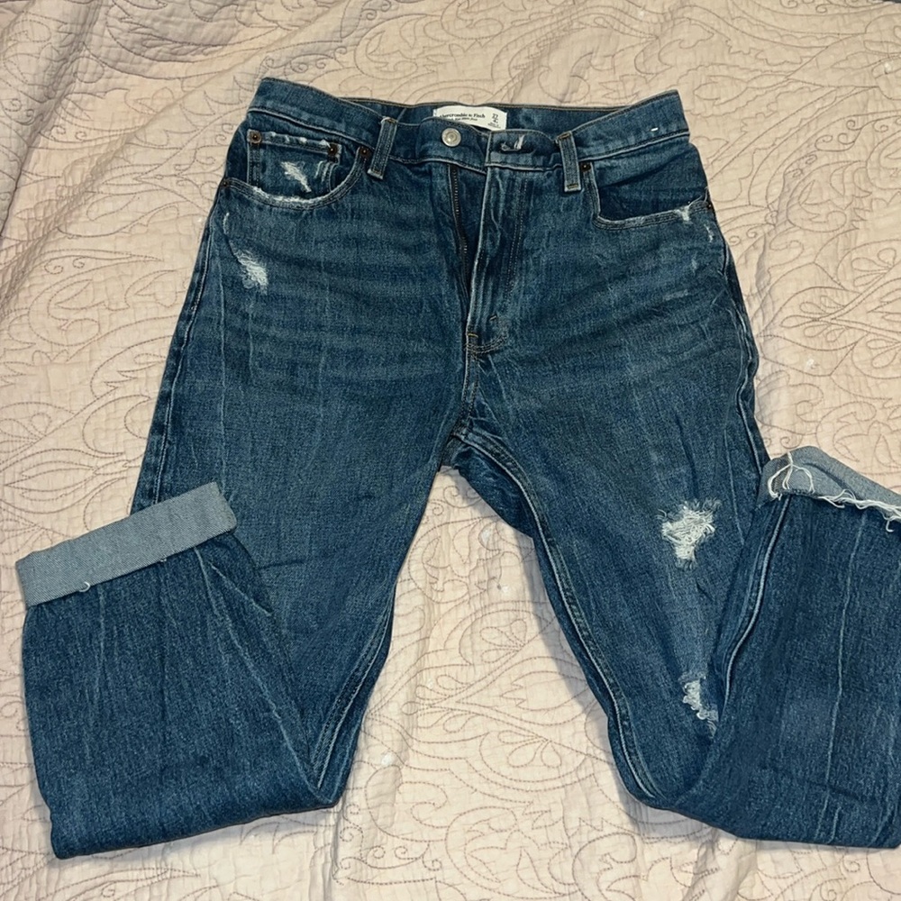 ABERCROMBIE MOM JEANS